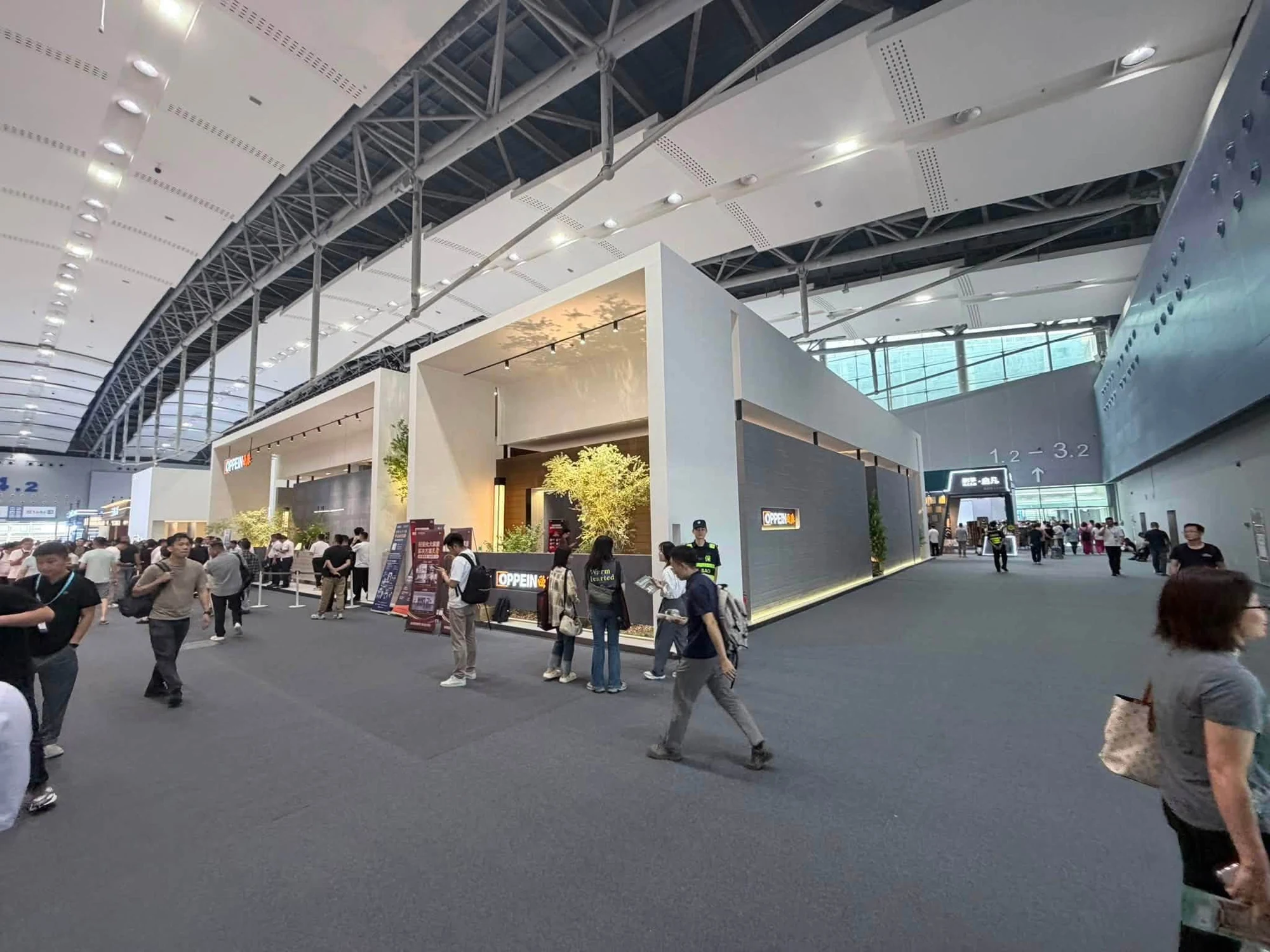 廣州或深圳大型設計展覽場館與參觀人流